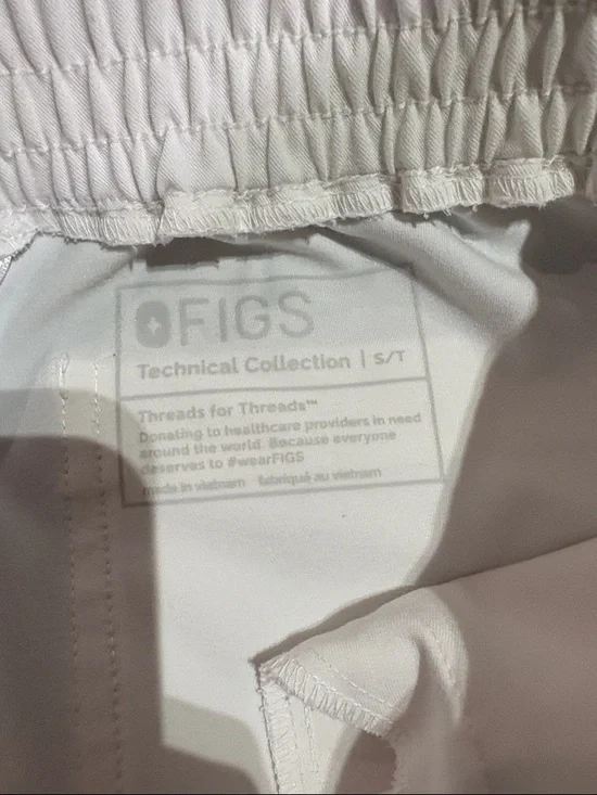 Figs High Waisted Optic White Women's Cargo Scrub Pants - Picture 7 of 7